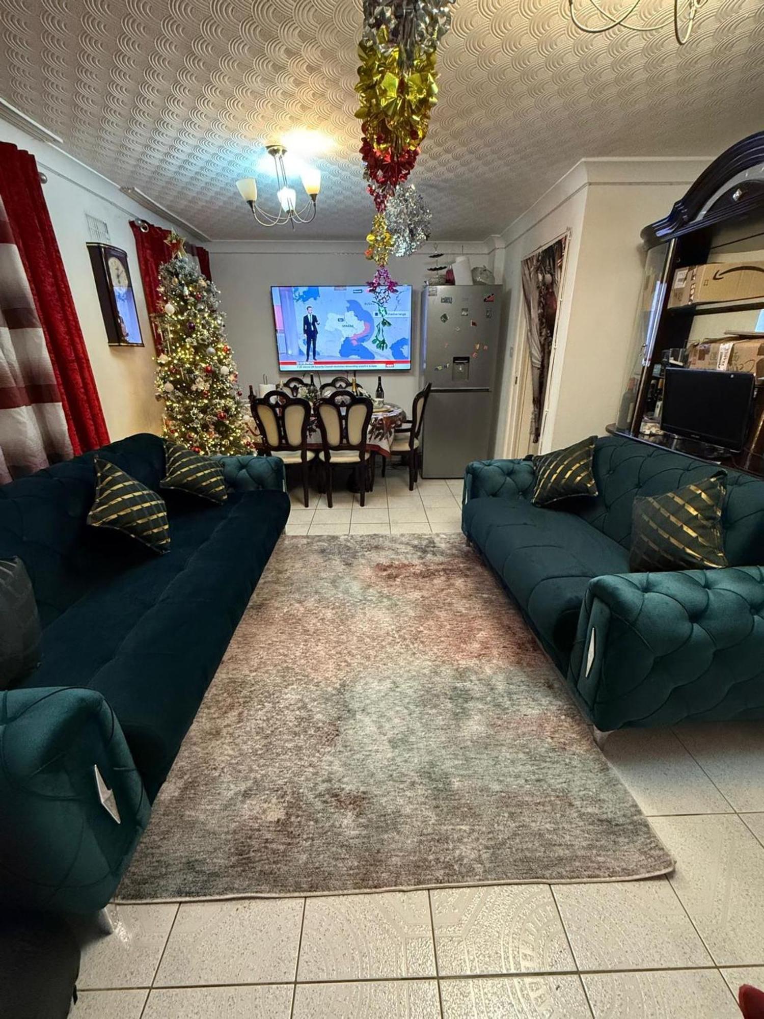 Bed & Breakfast 4 Bedroom House Rented By The *