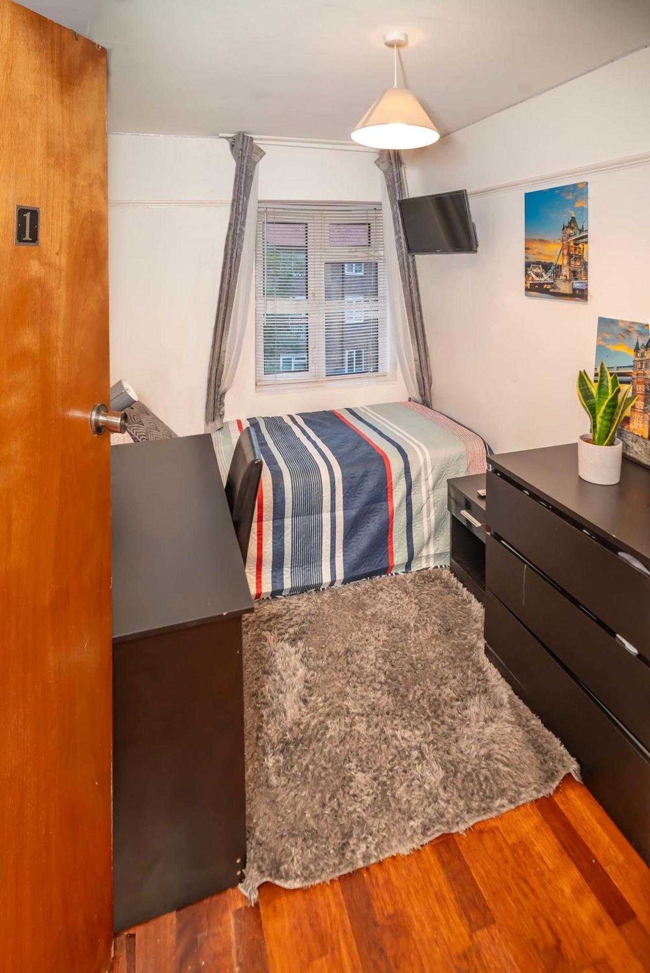 4 Bedroom House Rented By The Bed & Breakfast Londra