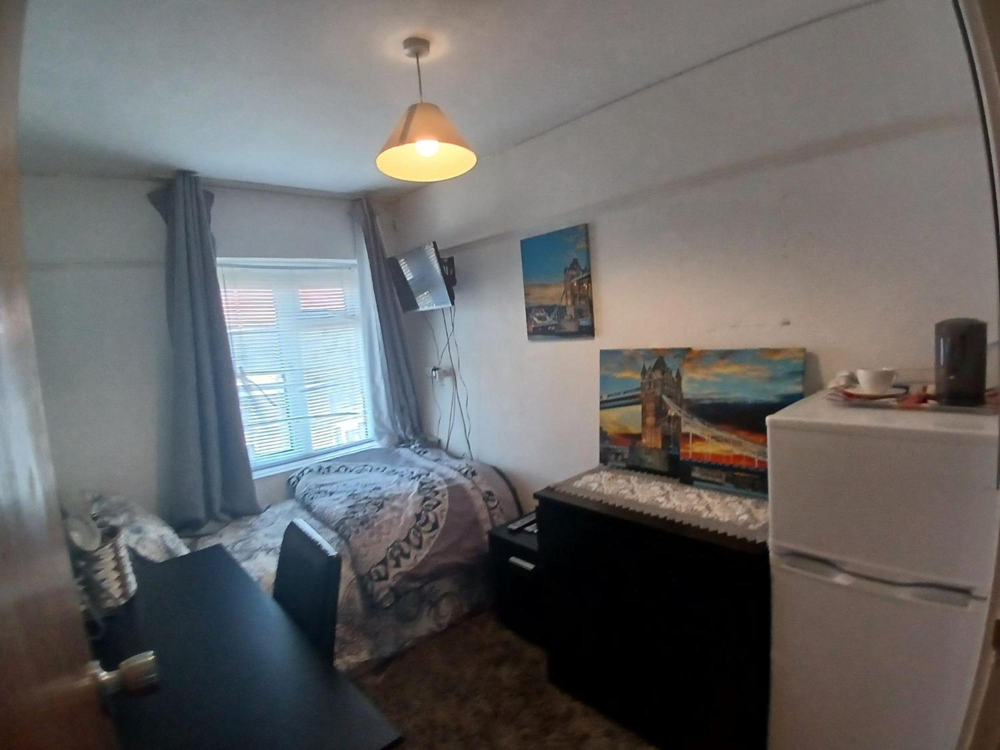 Bed & Breakfast 4 Bedroom House Rented By The Londra
