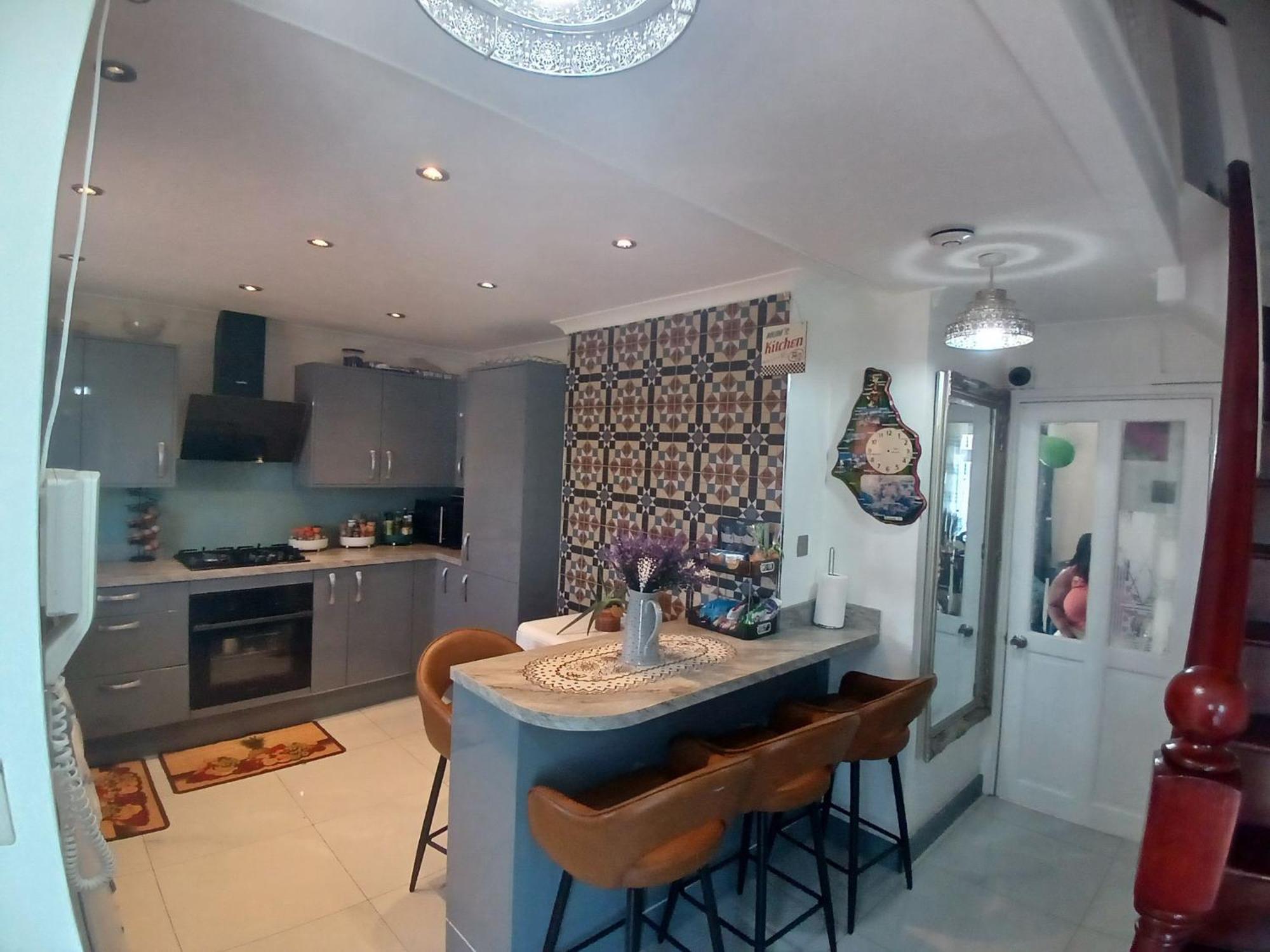 Bed & Breakfast 4 Bedroom House Rented By The