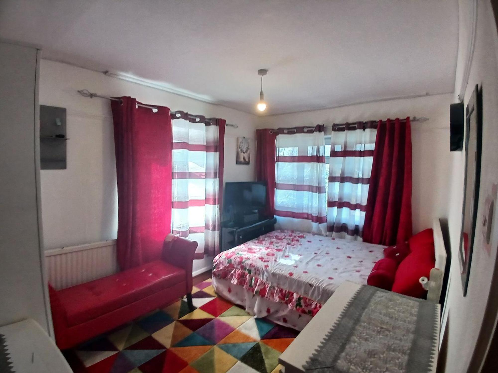 Bed & Breakfast 4 Bedroom House Rented By The